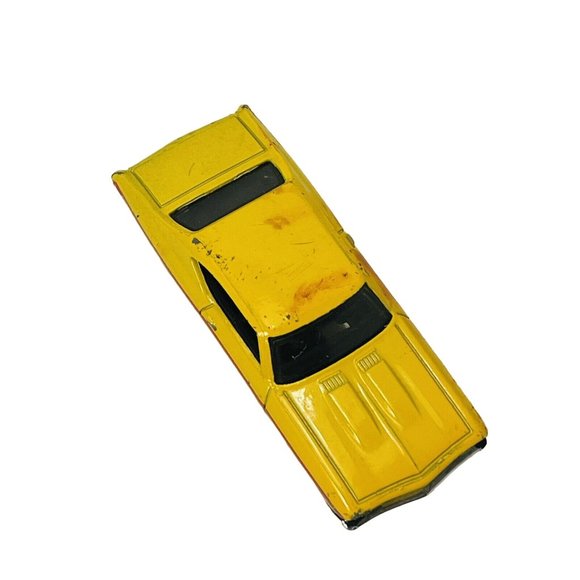 HOT WHEELS MUSCLE 1969 CHEVELLE SS 396 YELLOW Redline On Rims Coupe - Picture 11 of 13